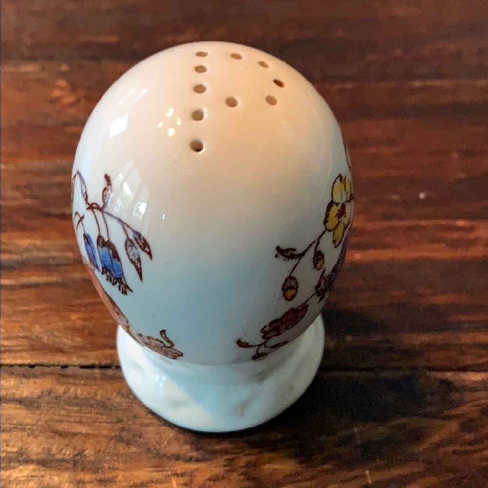 1940 may flower pepper shaker. Vernon Kilns. USA
